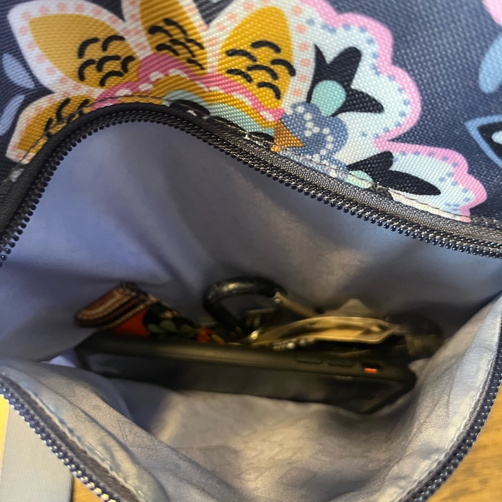 🆕Vera Bradley Lighten Up‎ Sling, Charmont Meadow NWOT - Picture 7 of 8